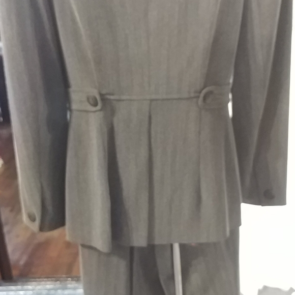 View Moda Italional 2-Piece Pants Suit - Picture 8 of 11